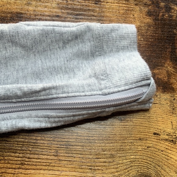 18M GRAY ‘LEVI’ ONESIE! - Picture 4 of 6